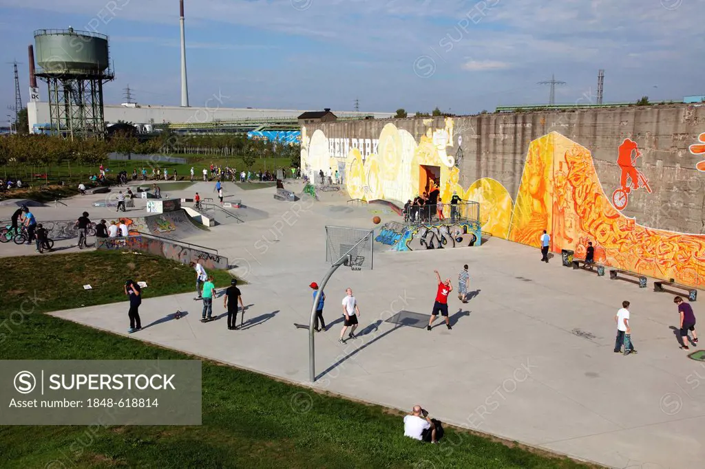Rheinpark Duisburg, recreational area on a former industrial site in Duisburg-Hochfeld, North Rhine-Westphalia, Germany, Europe