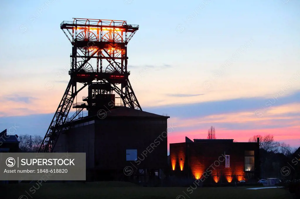 Headframe of mine shaft No. 9 of the former Consolidation colliery, now a historic landmark, Gelsenkirchen, North Rhine-Westphalia, Germany, Europe