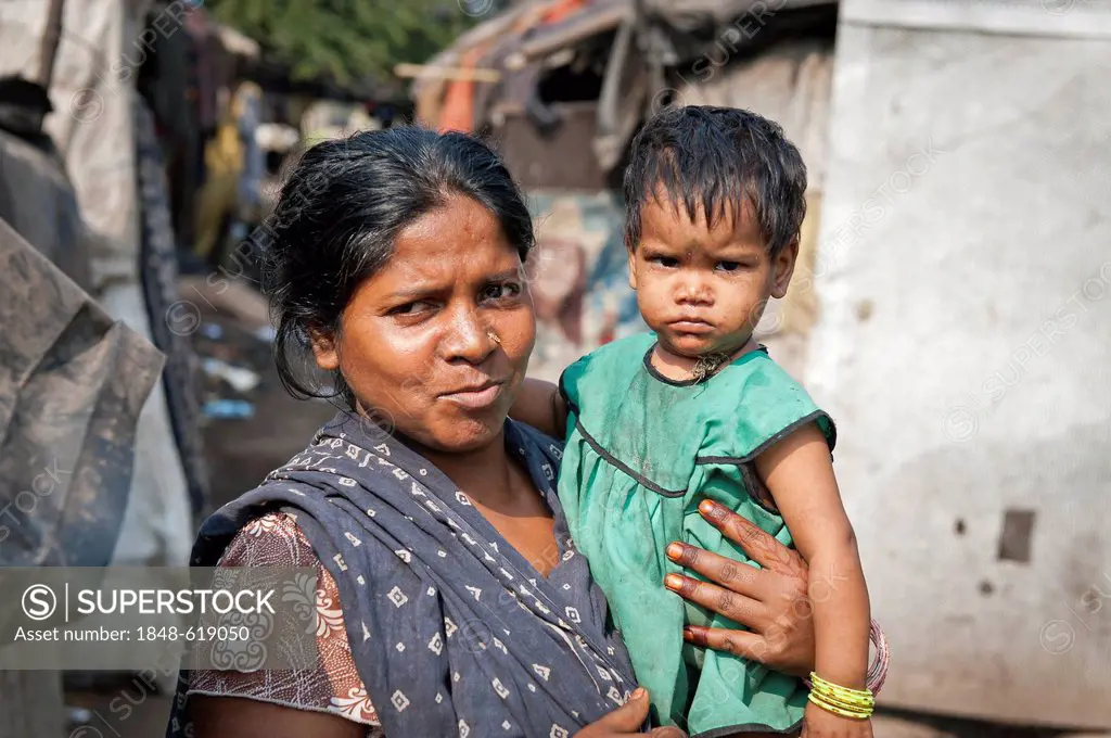 Woman with a toddler in her arms, slum, Shibpur district, Haora or Howrah, Kolkata or Calcutta, West Bengal, East India, India, Asia