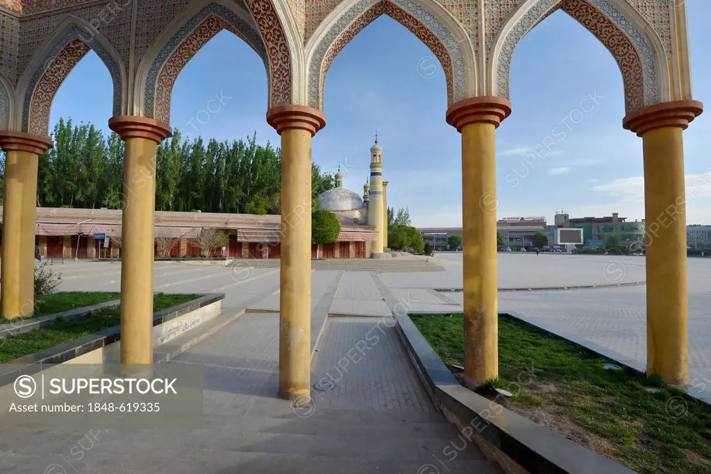 Id Kah Mosque in the historic town centre of the Uyghur district, Uyghur Muslim Old City, Silk Road, Kashgar, Xinjiang, China, Asia