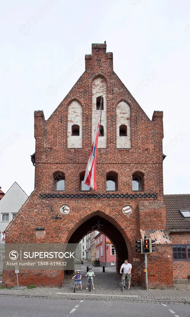 Wassertor gate, old port, Wismar, Mecklenburg-Western Pomerania, Germany, Europe