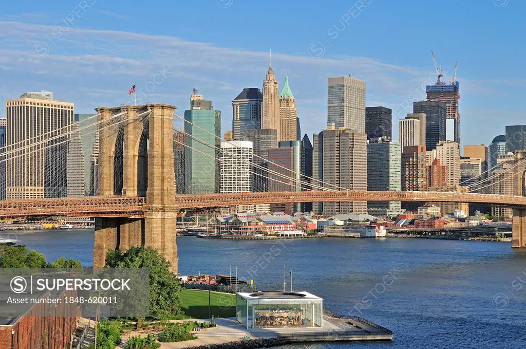 Skyline of Lower Manhattan and Brooklyn Bridge, Empire-Fulton Ferry State Park below, view from Manhattan Bridge, Manhattan, New York City, USA, North...