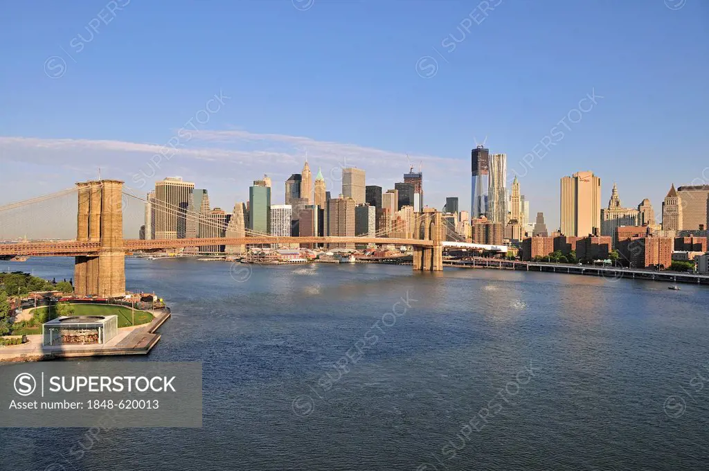 Skyline of Lower Manhattan and Brooklyin Bridge, Empire-Fulton Ferry State Park, left, view from Manhattan Bridge, Manhattan, New York City, USA, Nort...