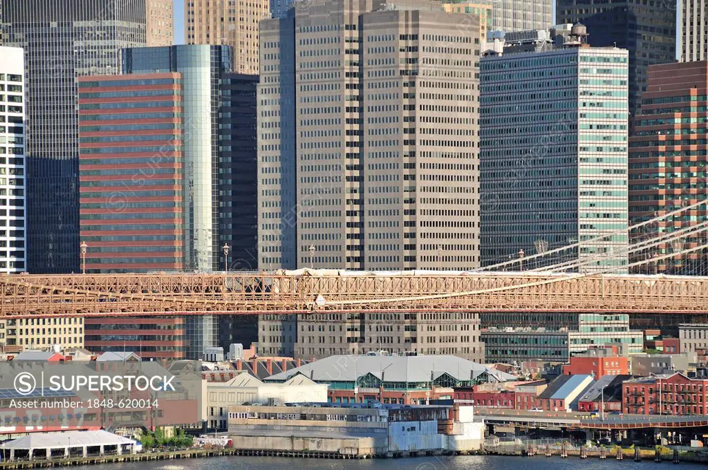 High-rise buildings, Financial District in Lower Manhattan and Brooklyn Bridge, view from Manhattan Bridge, Manhattan, New York City, USA, North Ameri...