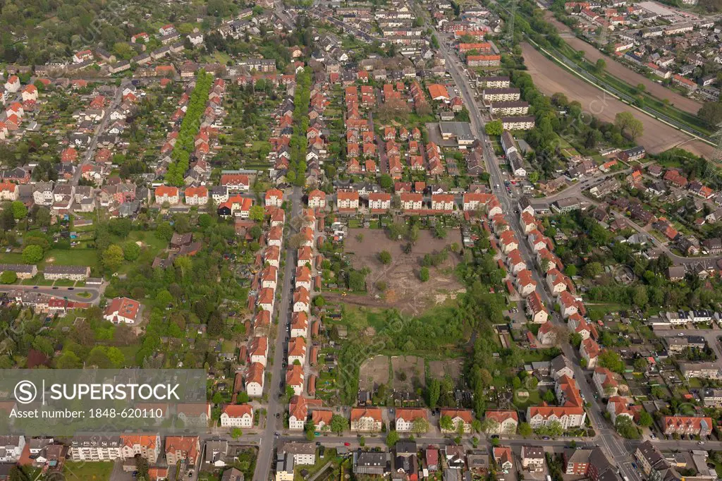 Aerial view, Zechensiedlung housing estate, meadow between Woerthstrasse Street, Marienstrasse Street, Overbergstrasse and Koenigstrasse street, Reckl...