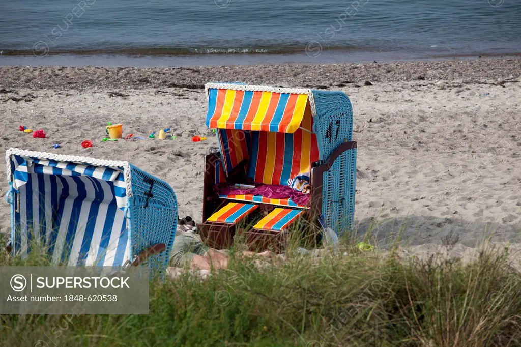 Roofed wicker beach chairs on the beach, Rerik, Salzhaff, Baltic Coast, Mecklenburg-Western Pomerania, Germany, Europe