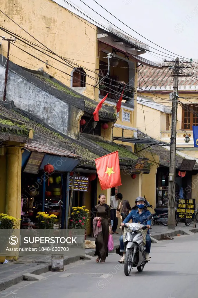 Street scene in Hoi An, Vietnam, Southeast Asia, Asia