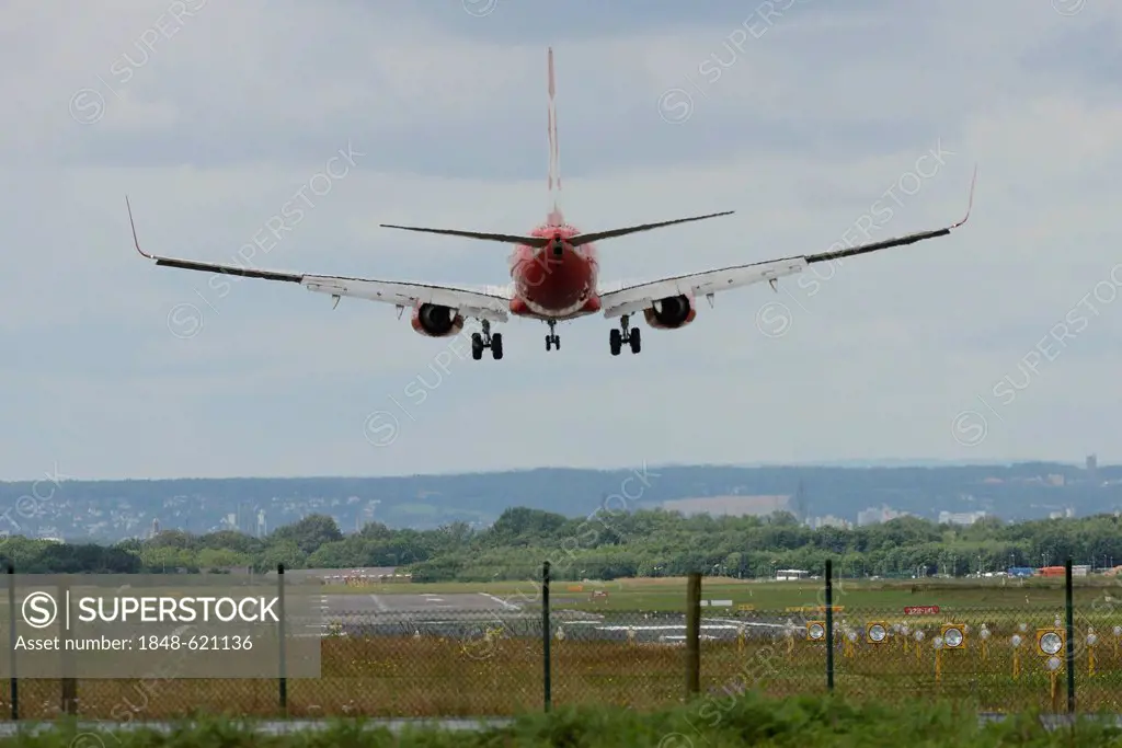 Plane during the landing approach on the crosswind runway, Cologne Bonn Airport, Cologne, North Rhine-Westphalia, Germany, Europe