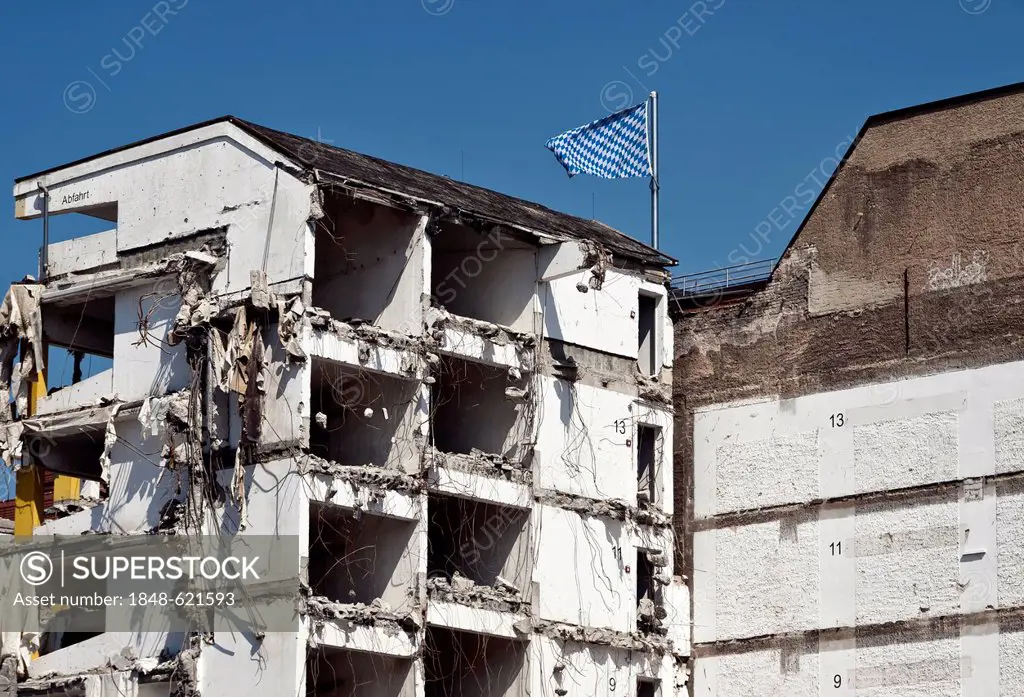 Demolition of an old building, Berlin's new Mitte district, Berlin, Germany, Europe
