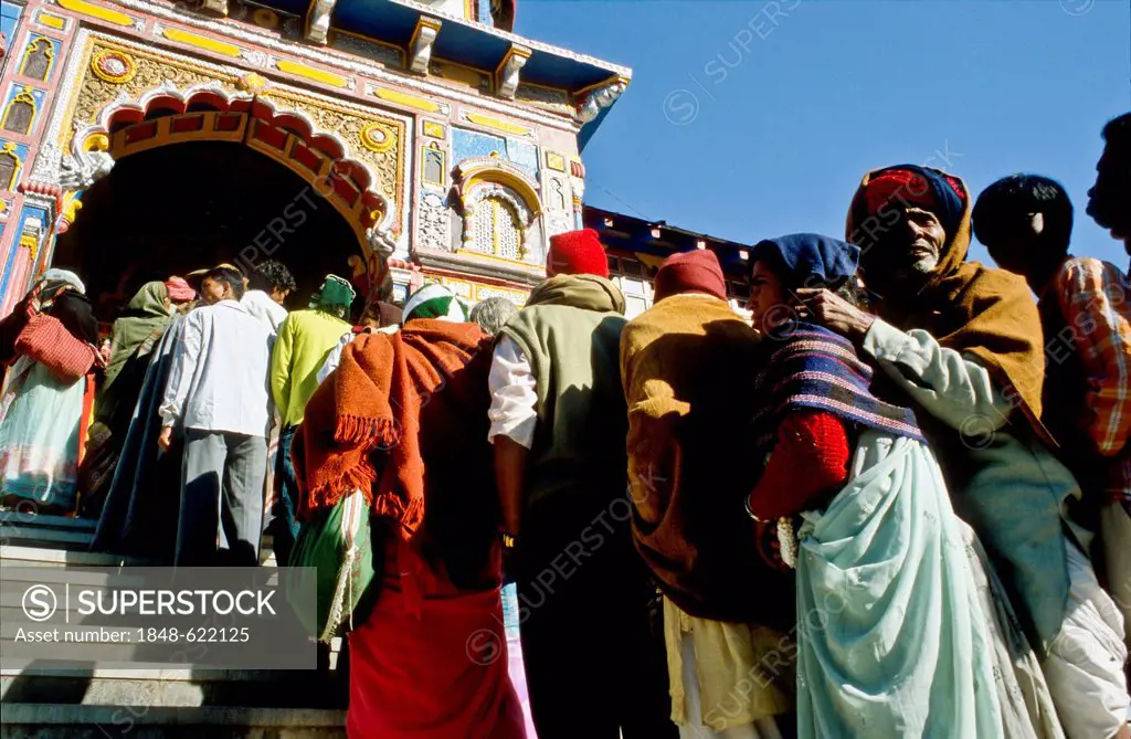 Pilgrims queing at Badri Narayan, the temple of Badrinath, Uttaranchal, India, Asia