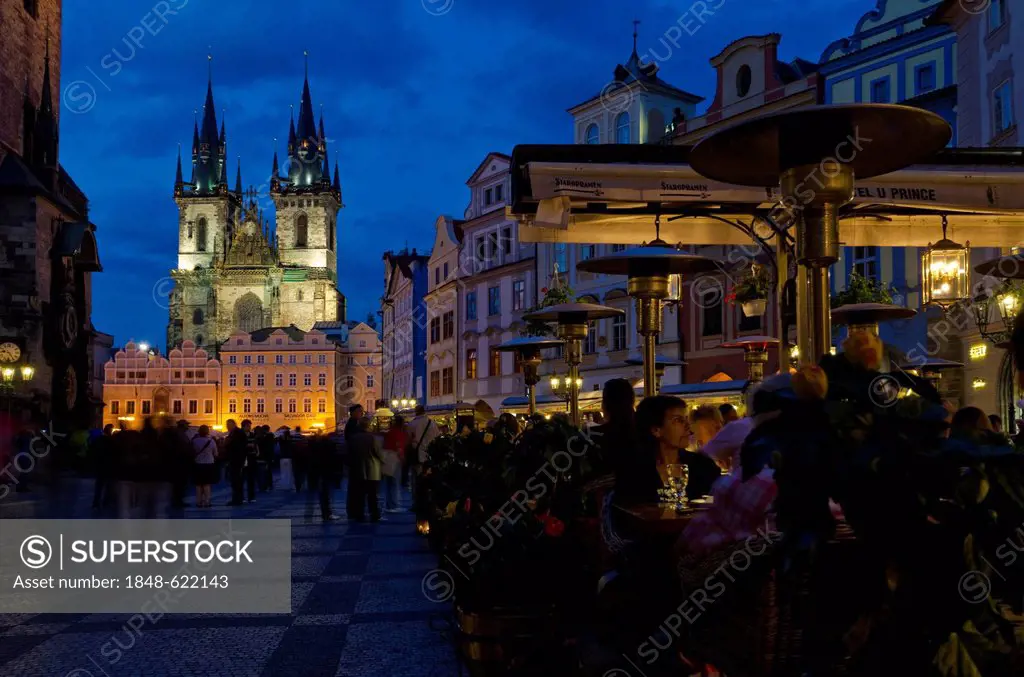 Restaurants on Staromestske Namesti square in Stare Mesto quarter, with Tynsky chram, the Tyn Church, at night, Prague, Czech Republic, Europe