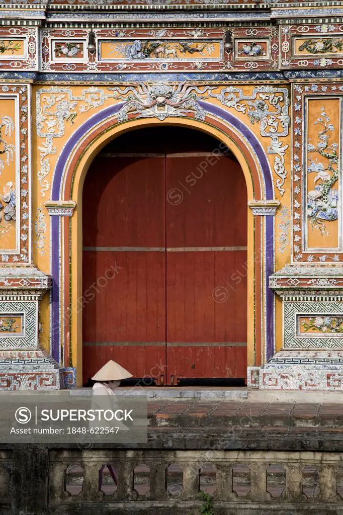 Outer wall with a gate, Citadel of Hue, Vietnam, Southeast Asia, Asia