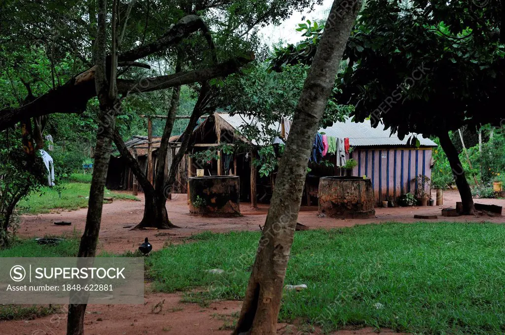 Simple hut of smallholders, Comunidad Arroyito, Departamento Concepcion, Paraguay, South America