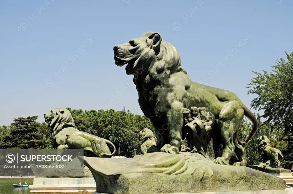 Lion sculptures, lake, Retiro Park, Madrid, Spain, Europe, PublicGround