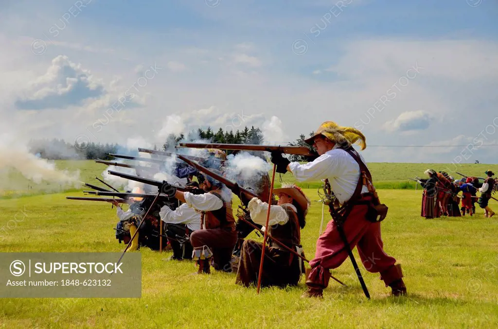 Lansquenets, foot soldiers shooting guns, historical re-enactment, Landsknecht Hurra 2012, Mittelberg, Upper Allgaeu, Swabia, Bavaria, Germany, Europe