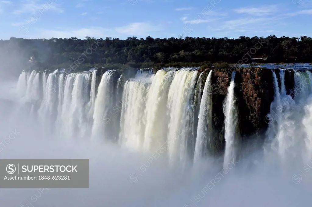 Cascades at the Devil's Throat, Garganta del Diablo, Iguazu or Iguacu Falls, UNESCO World Heritage Site, at the border of Brazil and Argentina, landsc...