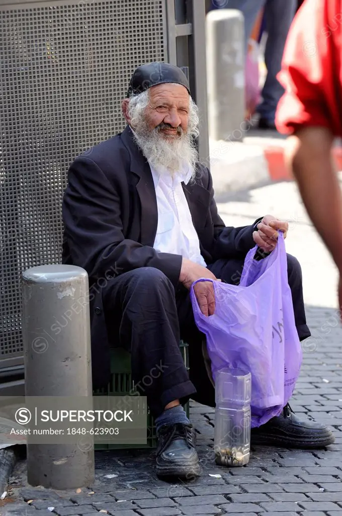 Jewish beggar sitting in front of the Jewish Mahane Yehuda Market, Jerusalem, Israel, Middle East, Southwest Asia
