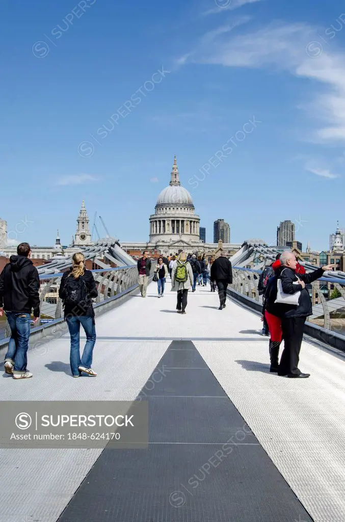 Millennium Bridge and St. Paul's Cathedral in London, Southern England, England, United Kingdom, Europe
