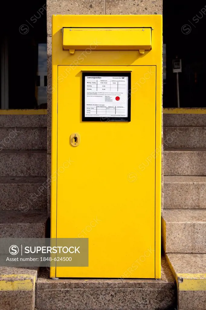 Yellow Deutsche Post mailbox, Hamm, Ruhr Area, North Rhine-Westphalia, Germany, Europe, PublicGround