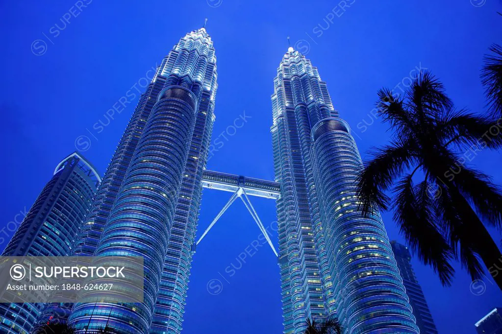 Petronas Twin Towers, Petronas Towers, dusk, Kuala Lumpur, Malaysia, Southeast Asia, Asia