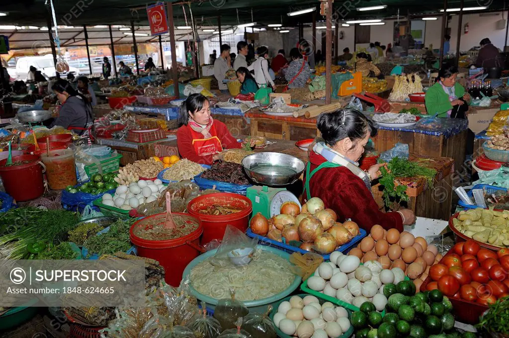 Weekly market in the town of Phansavan, Laos, Southeast Asia, Asia