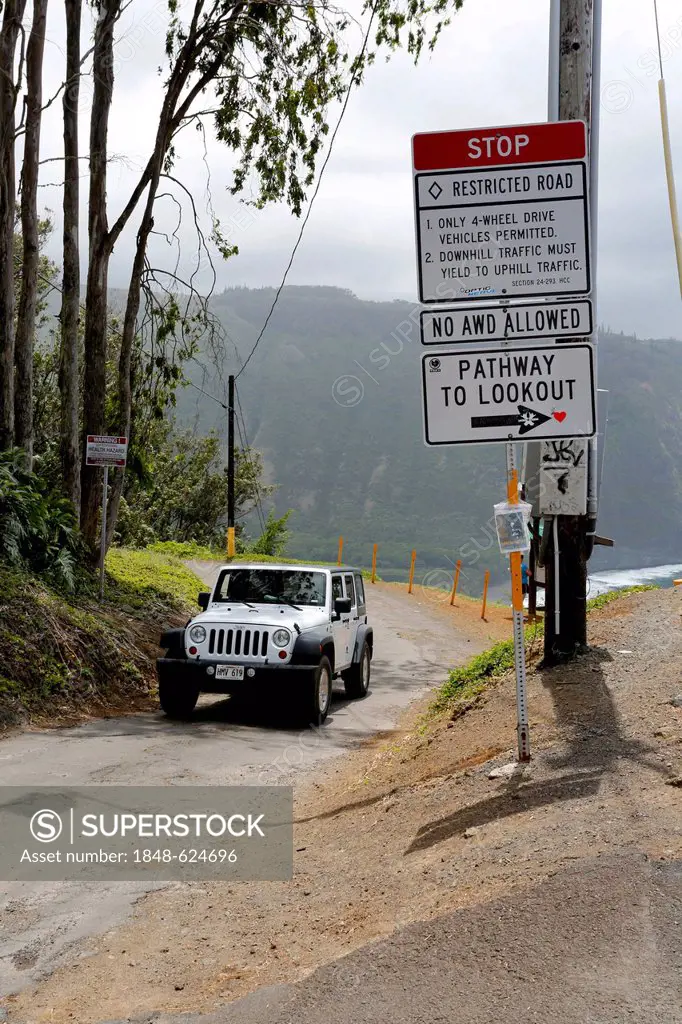 Steep road into Waipio Valley, only for all-terrain vehicles, sign, Big Island, Hawaii, USA