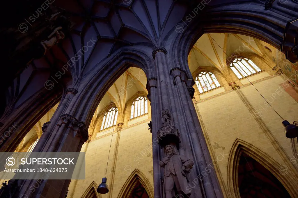 Contrast, vaulted ceiling, ceiling view, church ceiling, nave, network of ribs, starry sky in the side aisle, interior view, Ulmer Muenster, Ulm Minst...