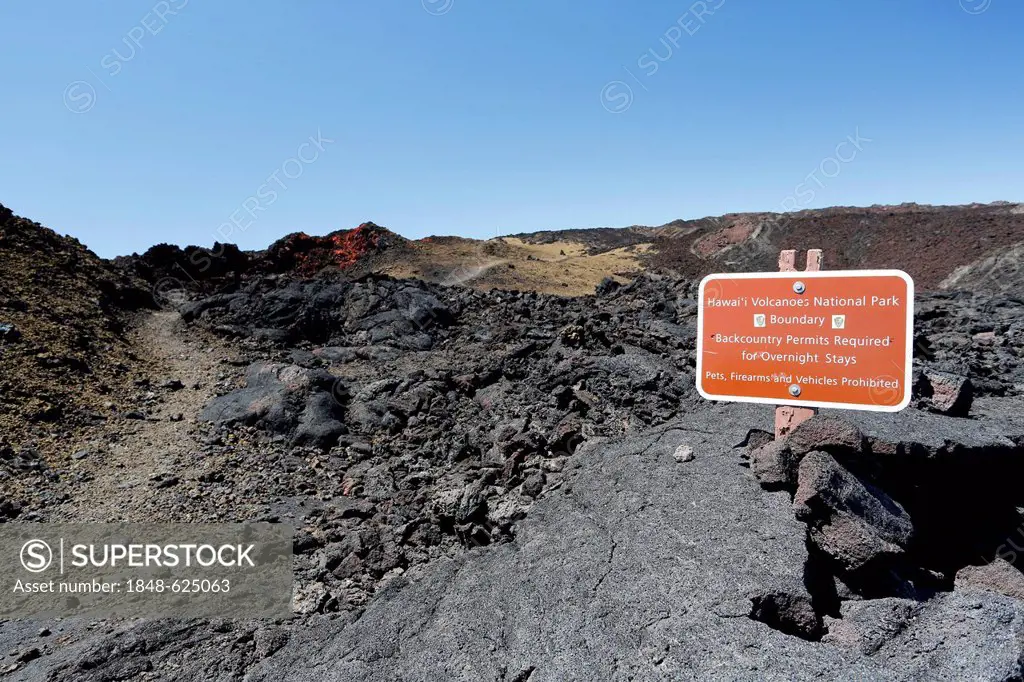 Hiking trail to the summit of the Mauna Loa volcano, Big Island, Hawaii, USA
