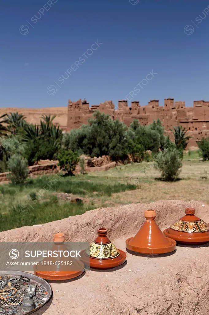 Tagine or Tajine pots in front of the Ksar of Ait-Ben-Haddou, UNESCO World Heritage Site, near Ouarzazate, Souss-Massa-Dra, Morocco, Maghreb, North A...