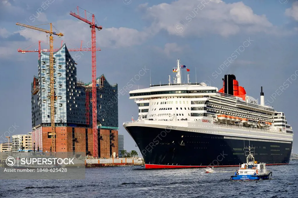 Elbphilharmonie philharmonic hall and cruise ship Queen Mary 2 in the harbour, Hamburg, Germany, Europe