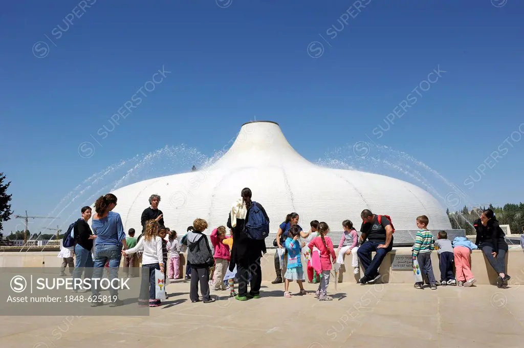 Children and teachers looking at the roof structure of the Shrine of the Book, Qumram Scrolls, Israel Museum, West Jerusalem, Jerusalem, Israel, Middl...