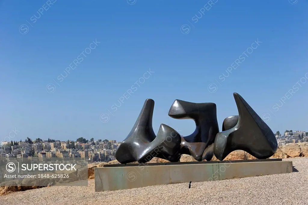 Three sculptures, Vertebrae by Henry Moore at the Billy Rose Art Garden, Israel Museum, West Jerusalem, Jerusalem, Israel, Middle East