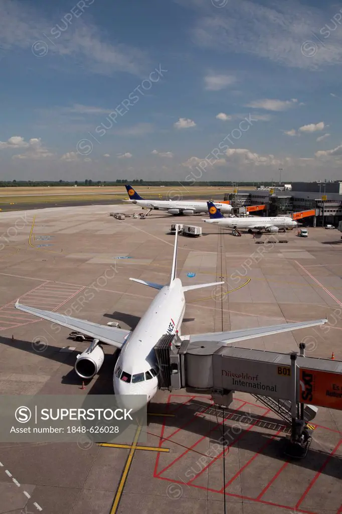 Airfrance aircraft at the gate, dispatch, Duesseldorf Airport, Rhineland region, North Rhine-Westphalia, Germany, Europe