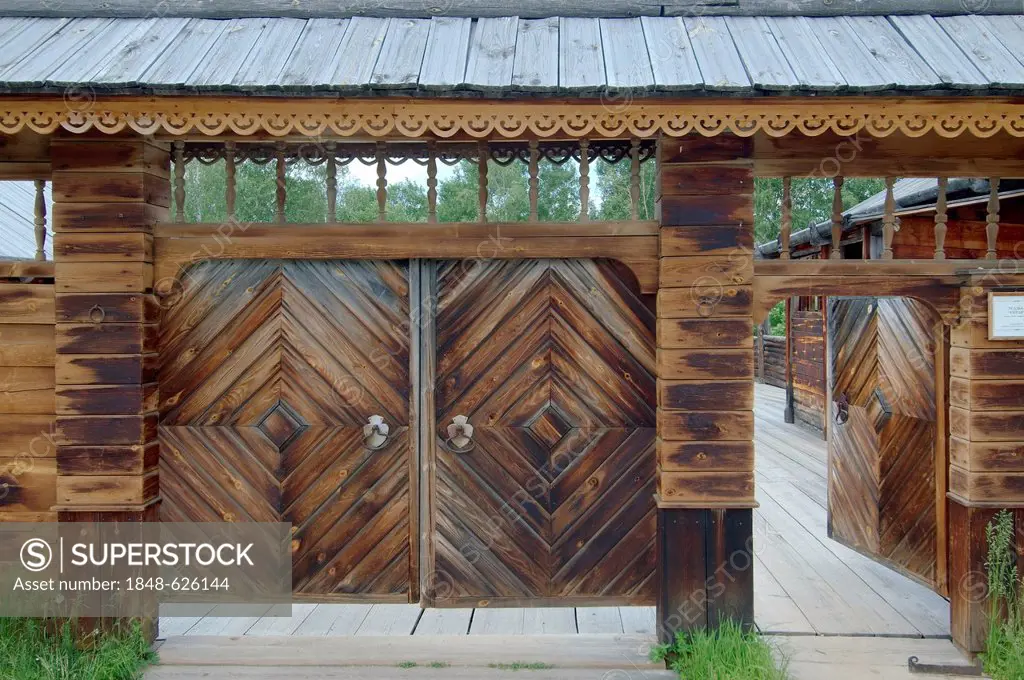 Gate, wooden country estate, settlement of Talzy, Irkutsk region, Baikal, Siberia, Russian Federation, Eurasia