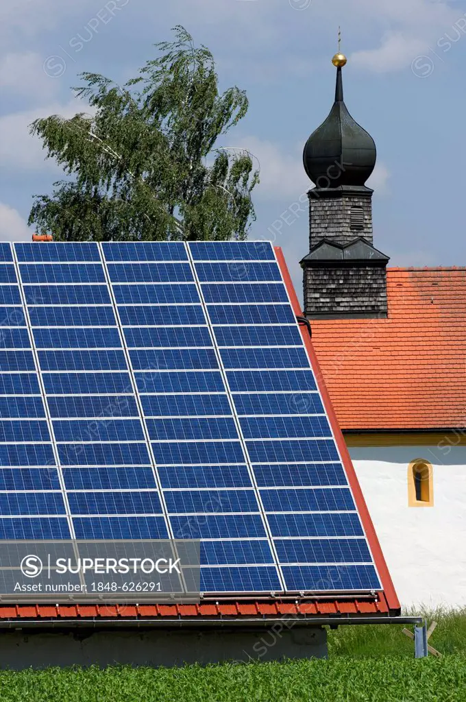 Photovoltaic system, solar power station on the roof of a farm building near Plattling, Lower Bavaria, Bavaria, Germany, Europe