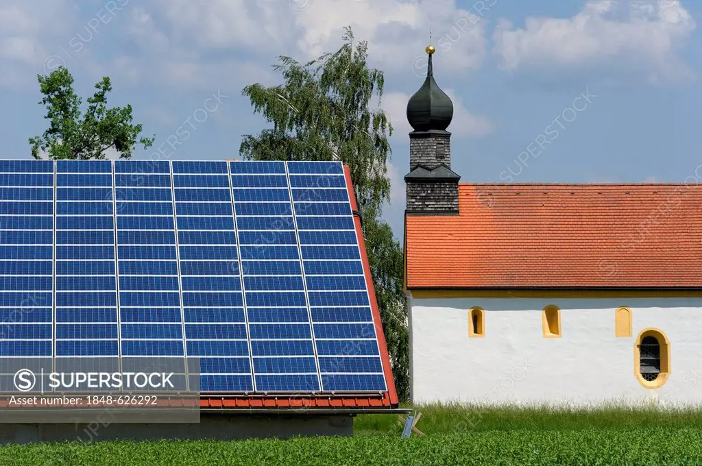 Photovoltaic system, solar power station on the roof of a farm building near Plattling, Lower Bavaria, Bavaria, Germany, Europe
