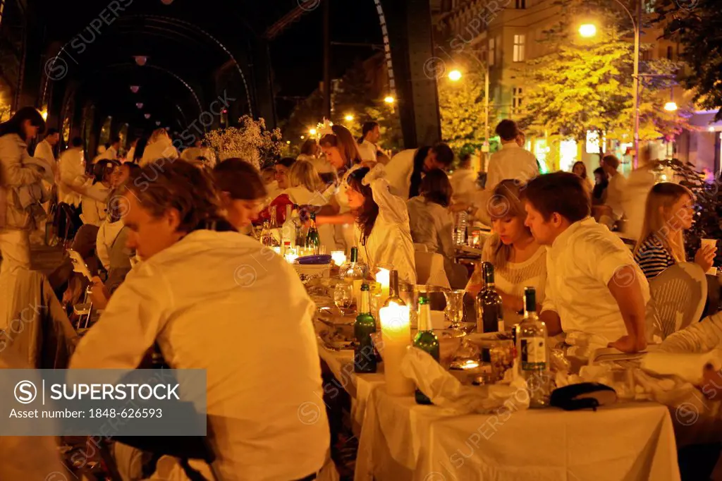 Dîner en blanc, flashmob gala dinner with everyone dressed in white, more than 2000 participants, underneath the above the ground subway line at Schoe...