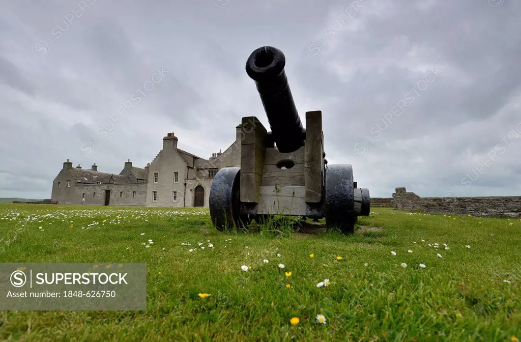 Cannon and museum of Skara Brae, also Skerrabra, Neolithic settlement on the Orkney Islands, Scotland, United Kingdom, Europe