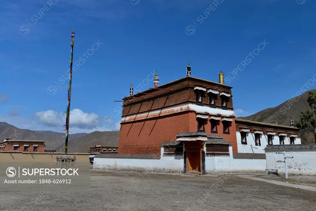 Tibetan Buddhism, monastery building in the traditional style, Labrang Monastery, Xiahe, Gansu, formerly Amdo, Tibet, China, Asia
