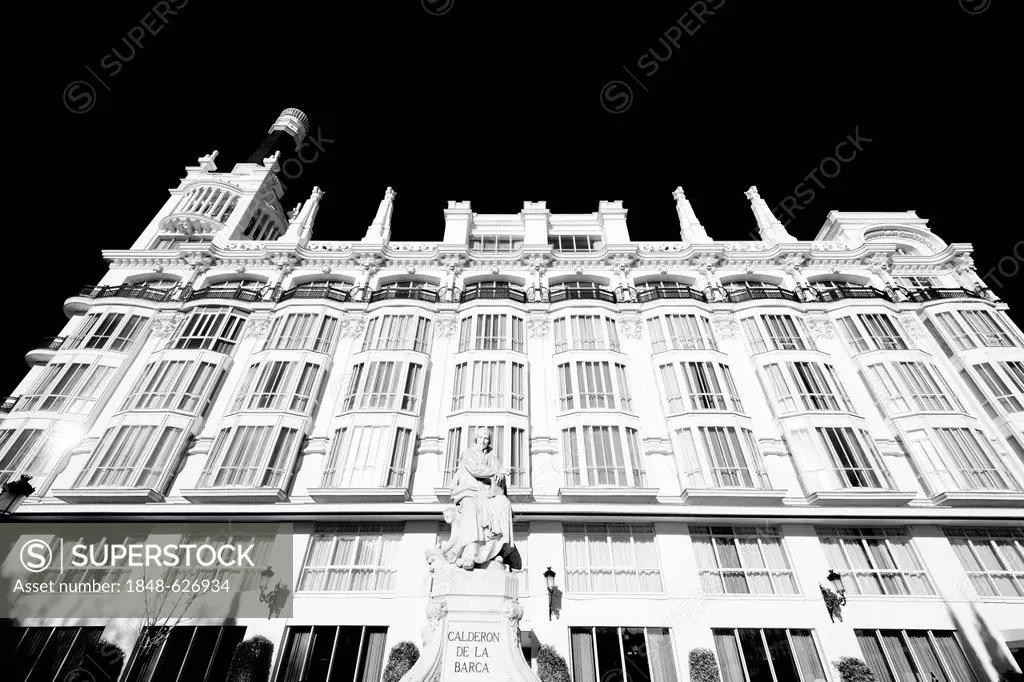 Pedro Calderon de la Barca monument in front of the Gran Meliá Fenix luxury hotel, Plaza Santa Ana, Madrid, Spain, Europe, PublicGround