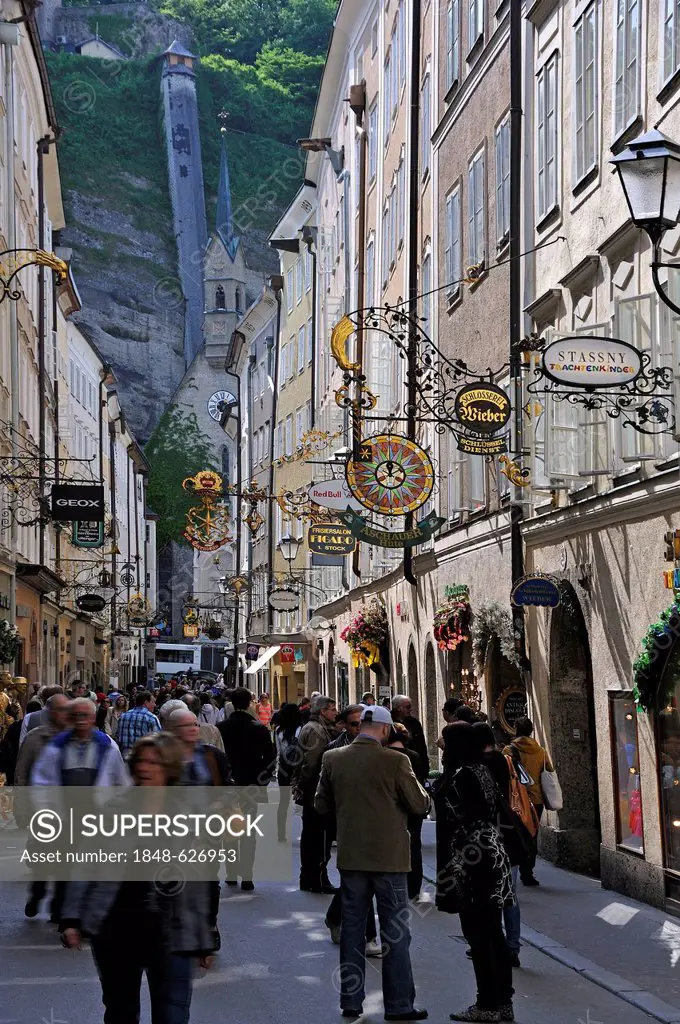 Getreidegasse, busy shopping street, Salzburg, Salzburg province, Austria, Europe