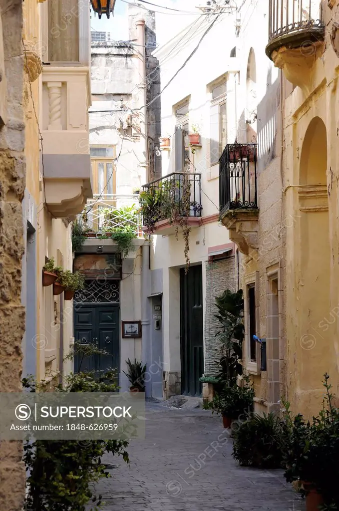 Narrow side street, Mdina, Città Vecchia, or Città Notabile, Malta, Europe