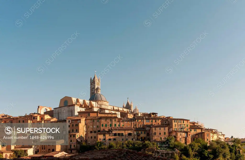 Historic centre of Siena dominated by Cathedral of Siena, Duomo di Siena, Tuscany, Italy, Europa