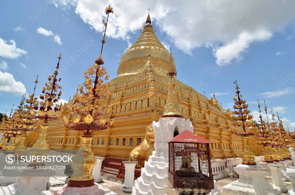 Golden Shwezigon Pagoda, Bagan, Myanmar, Burma, Southeast Asia, Asia