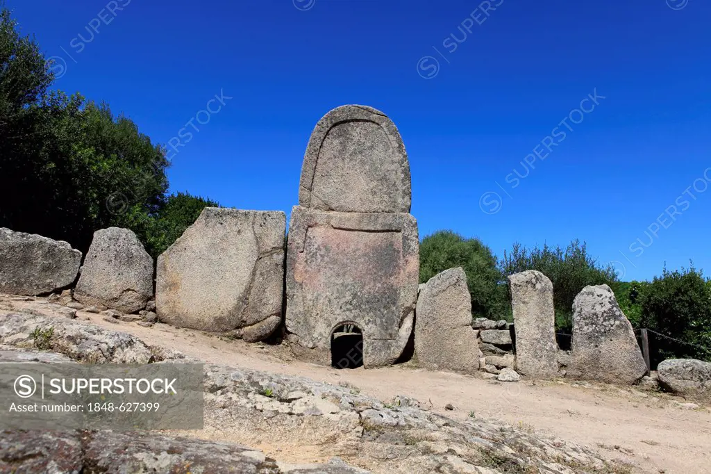 Tomba dei Giganti, Coddu Vecchiu, Arzachena, Nuraghic civilisation, megalithic site, giant's grave, Costa Smeralda, Sardinia, Italy, Europe