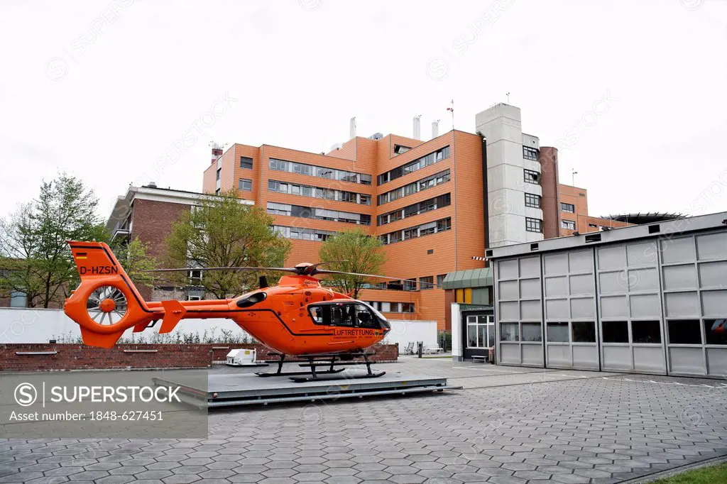 Rescue helicopter parked in front of the Unfallklinik Duisburg-Wedau emergency hospital, Ruhr Area, North Rhine-Westphalia, Germany, Europe