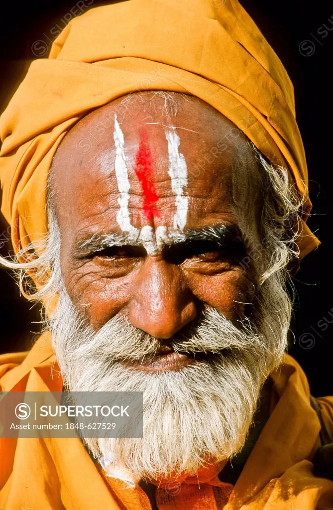 Portrait of a Sadhu, holy man, Junagadh, India, Asia