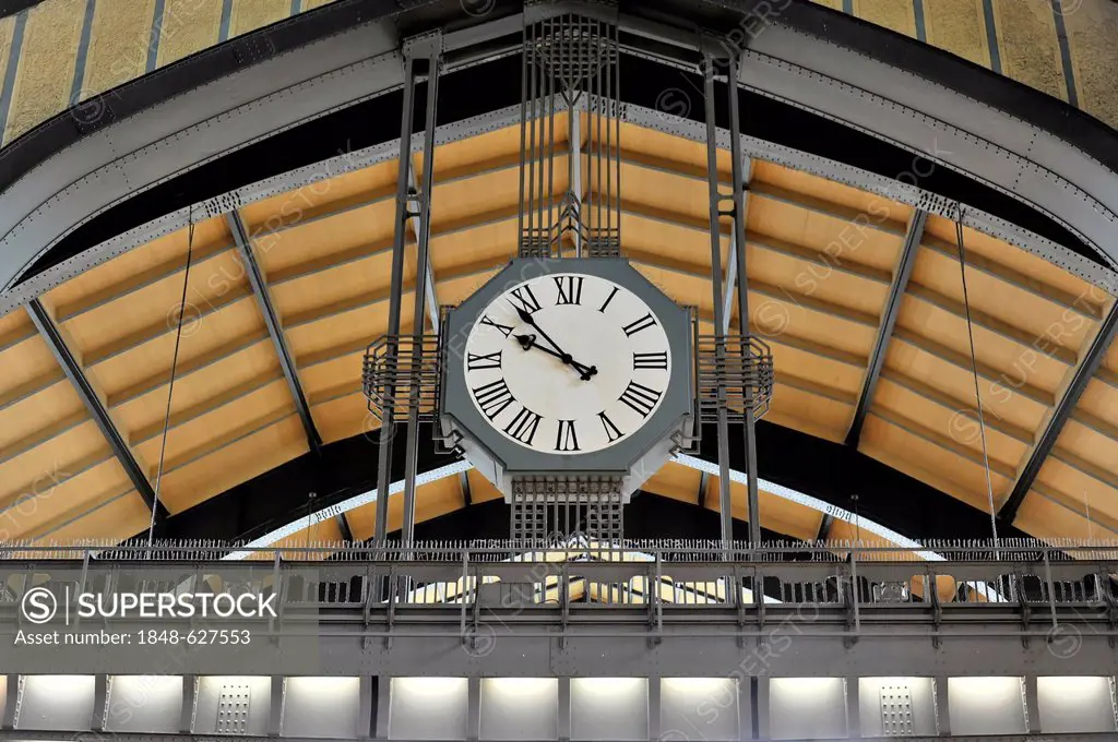Large old station clock of Hamburg central station, Hanseatic City of Hamburg, Germany, Europe