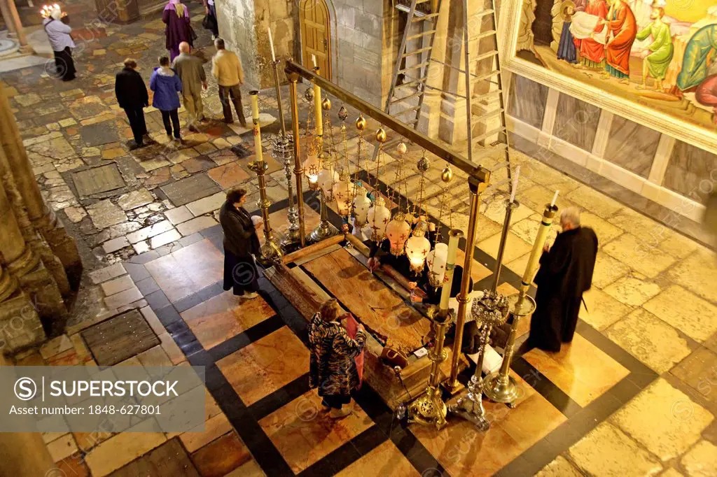 Stone of Anointing or the Stone of Unction, Church of the Holy Sepulchre, Jerusalem, Yerushalayim, Israel, Middle East