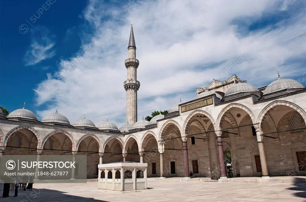 Courtyard of the Sueleymaniye Mosque, Istanbul, Turkey